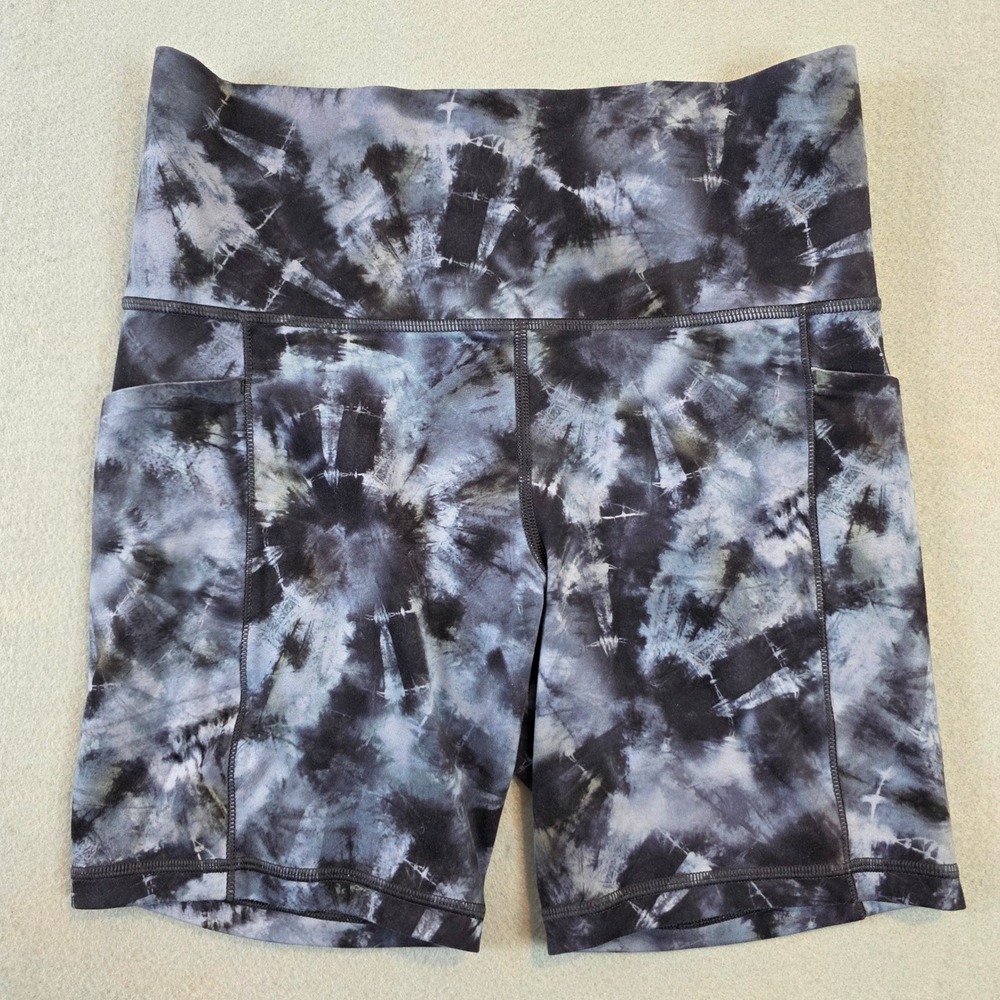 Athleta Salutation Stash Pocket II Print 7 Biker Shorts Blue Green Tie Dye M